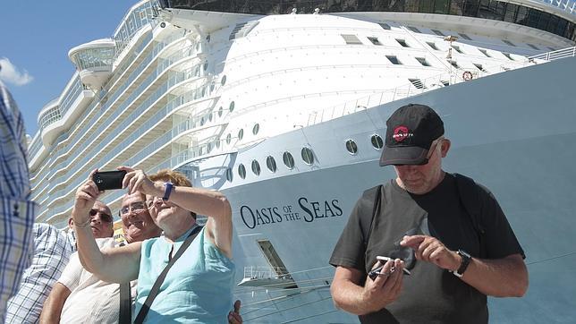 La escala del mayor crucero del mundo reportará 1 millón de euros a Vigo