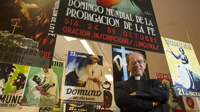 El director de las OMP de España, Anastasio Gil, en la exposición "El Domund al descubierto"