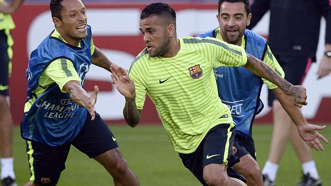 Alves anuncia su marcha del Barcelona a final de temporada