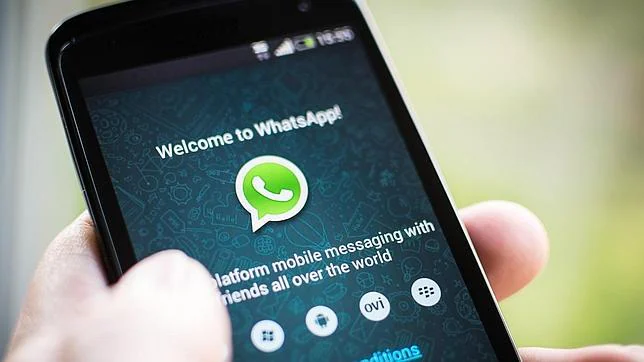 WhatsApp añade el «double check» a las conversaciones de grupo