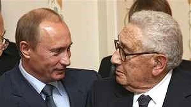 Kissinger a Putin: «Todas las personas decentes han empezado en el espionaje»