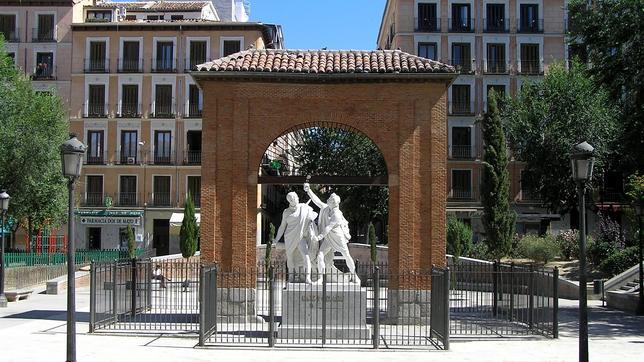La estatua en honor a Daoíz y Velarde en la plaza del 2 de mayo de Madrid