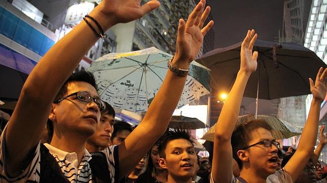 Las manifestaciones por la democracia hacen saltar las diferencias entre chinos y hongkoneses