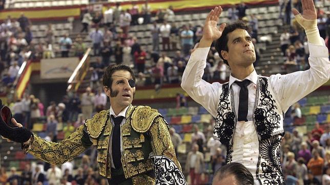 El Ciclón Padilla arrasa con cuatro orejas en La Coruña