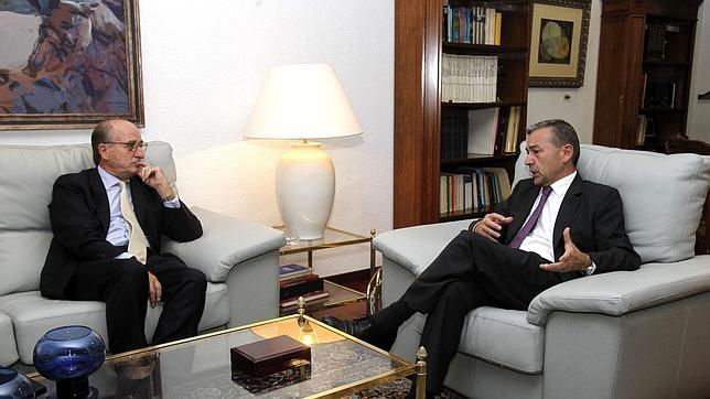 El Gobierno ultima el recurso ante el Constitucional para frenar la consulta canaria sobre las prospecciones