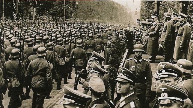 Entrada triunfal de Hitler en Varsovia