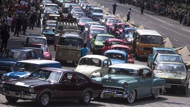 Record Guinness de coches clásicos al juntarse más de 1.700 vehículos