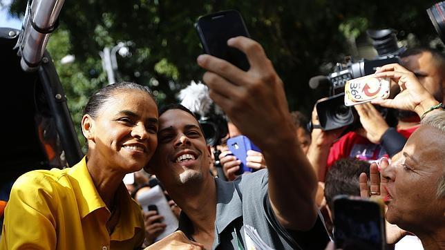 Brasileños burlan las leyes electorales para hacerse «selfies» en las urnas
