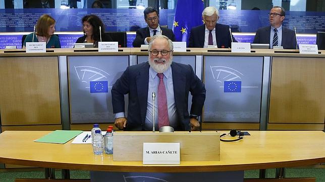 El PSOE confirma que votará en contra de la designación de Arias Cañete como comisario