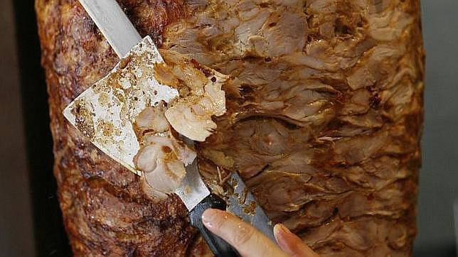 La OCU detecta carne de caballo, pollo y pavo en los kebabs de ternera vendidos en Madrid