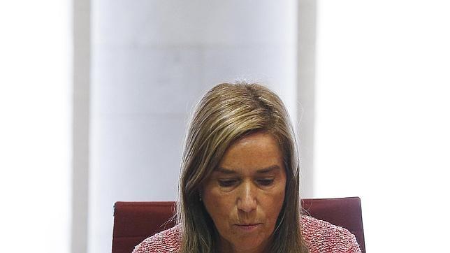 Ana Mato comparecerá a petición propia ante el Congreso