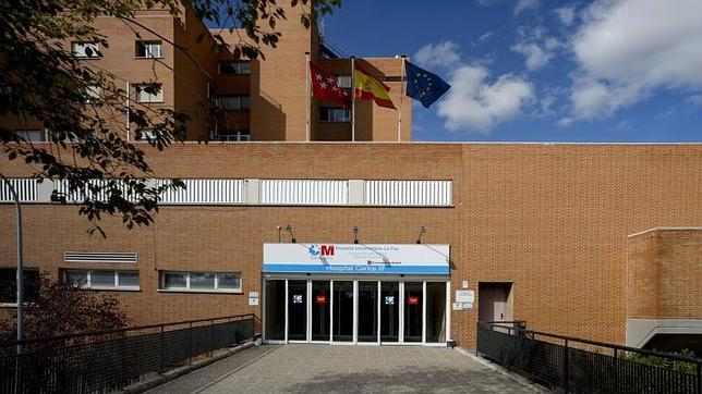 Una enfermera. sexta aislada en el Hospital Carlos III de Madrid