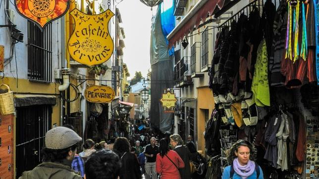 La calle de las teterías de Granada