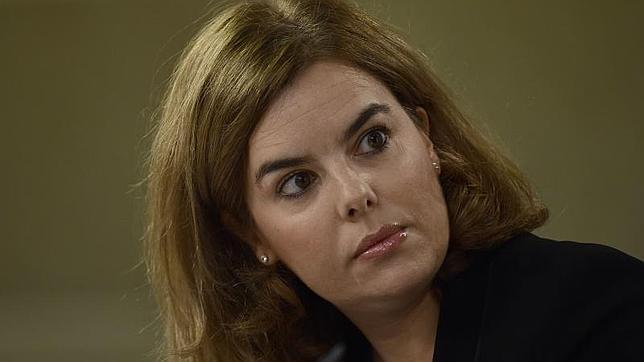 Sáenz de Santamaría presidirá un comité especial para los casos de ébola en España