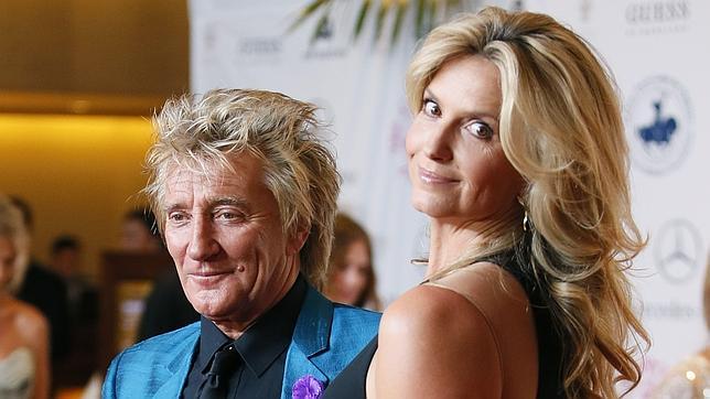 El gesto más sospechoso de Rod Stewart con Penny Lancaster