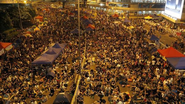 Enfrentamientos entre opositores a las protestas y manifestantes en Hong Kong