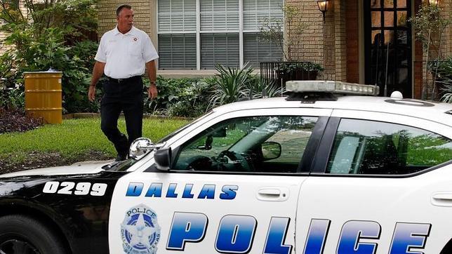 El jefe de bomberos de Dallas, en el apartamento de la enfermera que se ha contagiado con ébola dentro de EE.UU.
