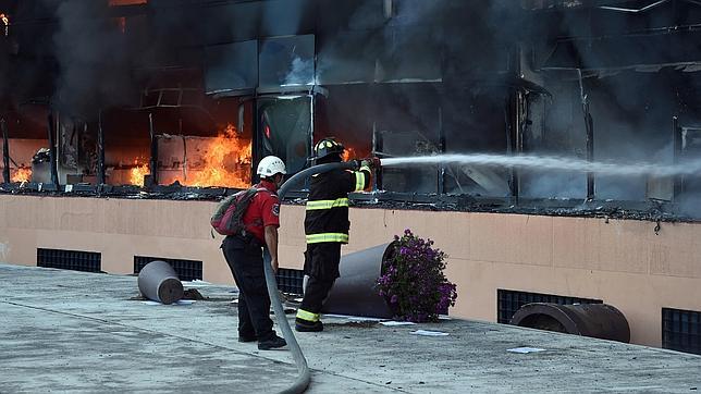 Grupos de estudiantes asaltan el Palacio de Gobierno del estado de Guerrero