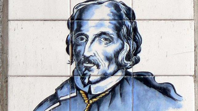 Detalle de la placa que indica dónde se ubica la calle Calderón de la Barca