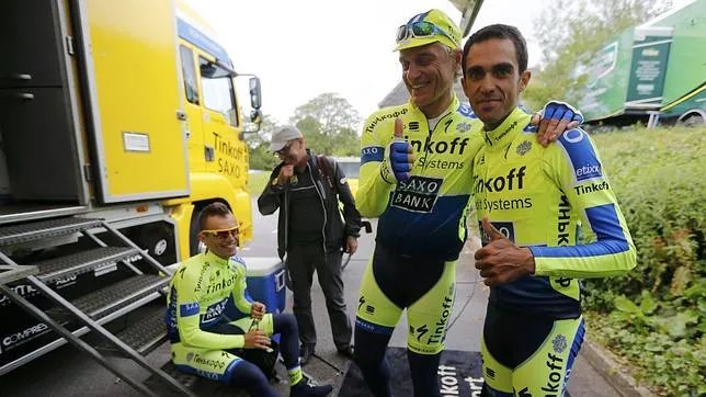 Contador, con su patrón, Oleg Tinkov, en un día de descanso en el Tour