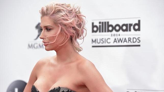 La cantante Kesha acusa de agresión sexual a su ex productor