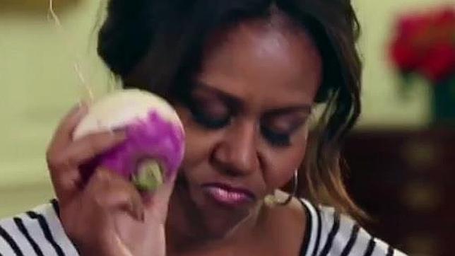 Michelle Obama baila con un nabo para promover una alimentación saludable