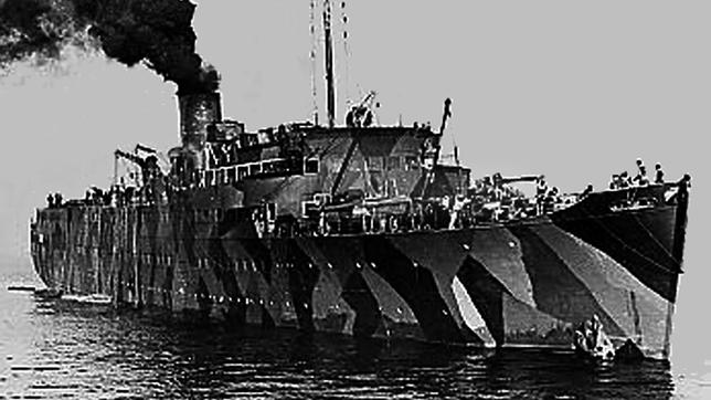 El buque minador alemán «Tannemberg» con camuflaje de combate