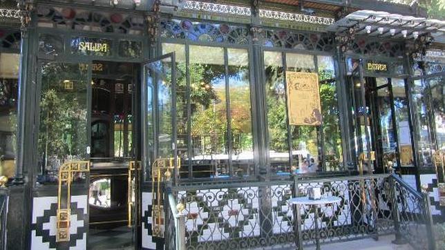 La entrada al pabellón de El Espejo