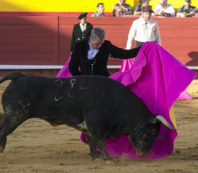 Espartaco corta seis orejas y un rabo en su «reaparición» en la pinzoniana de Palos