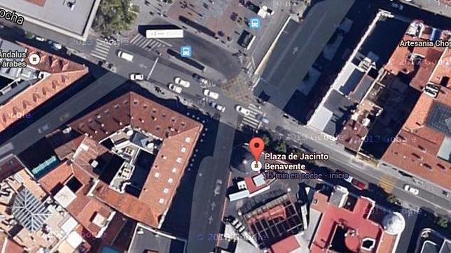 Desalojada la plaza de Jacinto Benavente ante la presencia de una maleta sospechosa