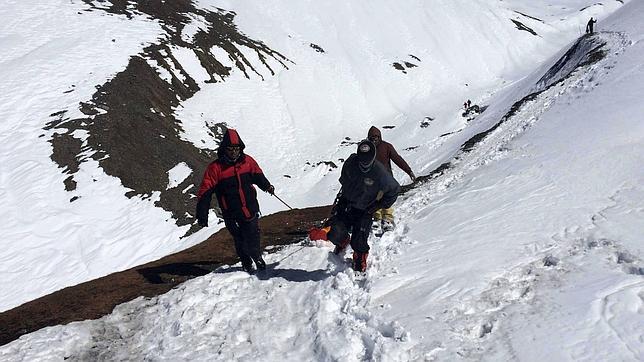 Ascienden a 39 los muertos por las tormentas de nieve en las montañas de Nepal