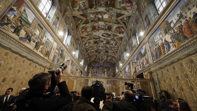 Bajo los frescos de Miguel Ángel se celebró ayer el evento