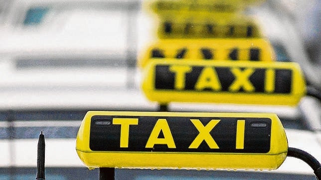 Taxistas de La Coruña capturan y retienen a unos jóvenes ladrones