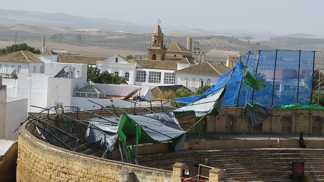 El croma de la plaza de toros de Osuna, de «Juego de Tronos», por los suelos por el viento