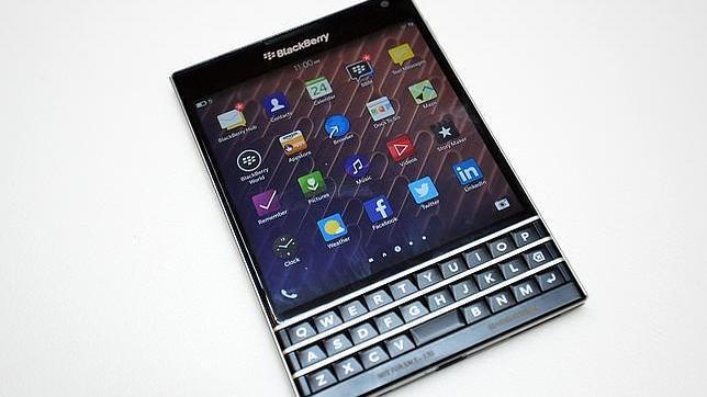 «La demanda de BlackBerry Passport supera las expectativas»