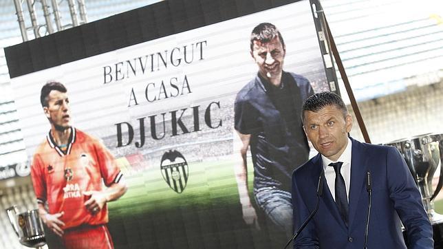 Djukic, gusto por el ataque desde la defensa