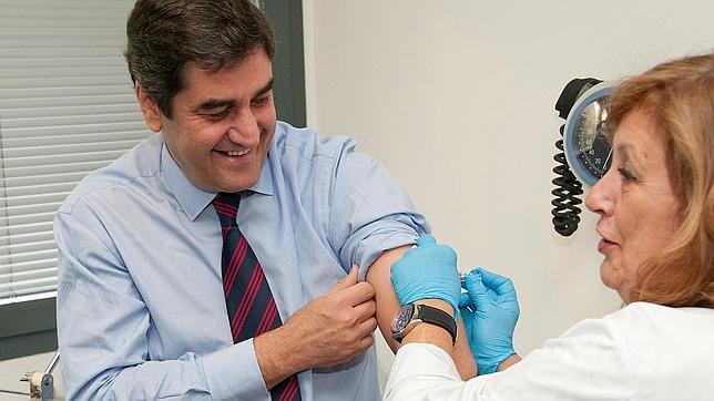 Echániz ha animado a la población de riesgo a vacunarse contra la gripe