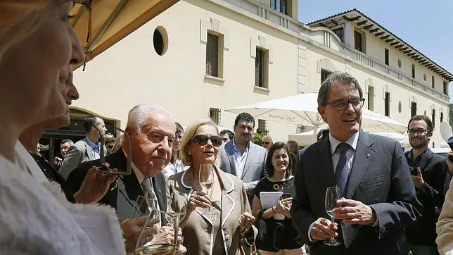 Mas, el pasado junio en Sant Sadurni d'Anoia, junto a Josep Ferrer y su esposa