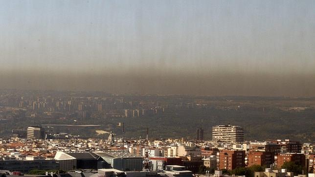 El anticiclón sobre la ciudad en época otoñal o invernal da paso a la gran «boina» que cubre la ciudad