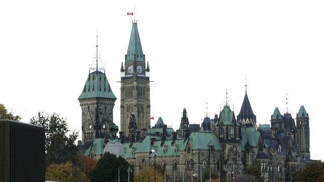 La bandera canadiense ondea en Ottawa a media asta