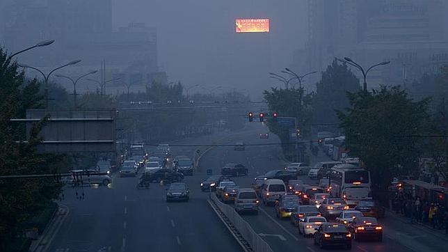 Alerta en Pekín por la espesa nube de contaminación que cubre la ciudad