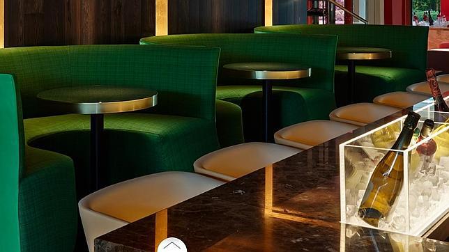 Uno de los espacios donde tomarse una copa en The Hall