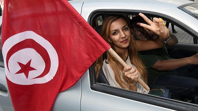 ¿Por qué Túnez logra seguir enarbolando la bandera de la Primavera Árabe?