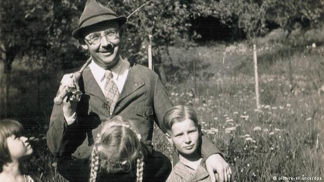 Himmler insta a la maternidad fuera del «vicio burgués» del matrimonio