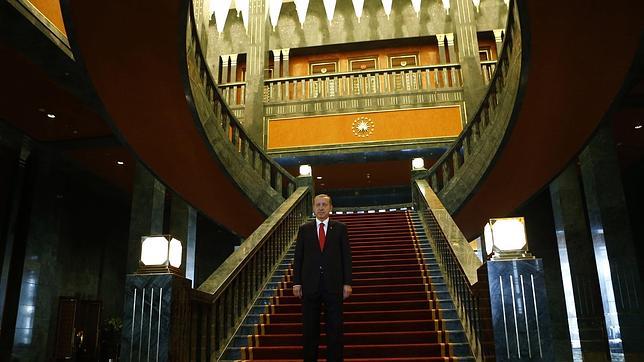 Erdogán estrena el palacio presidencial más grande del mundo