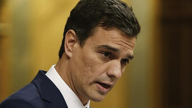 Sánchez ve a Rajoy «asediado por la corrupción» y le exige contundencia