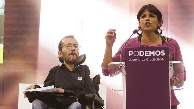 Podemos responde a Díaz: «Preocúpese de limpiar el PSOE»