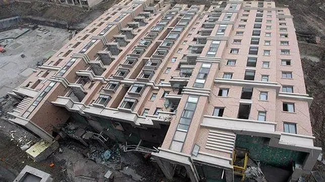 Cae un edificio en China