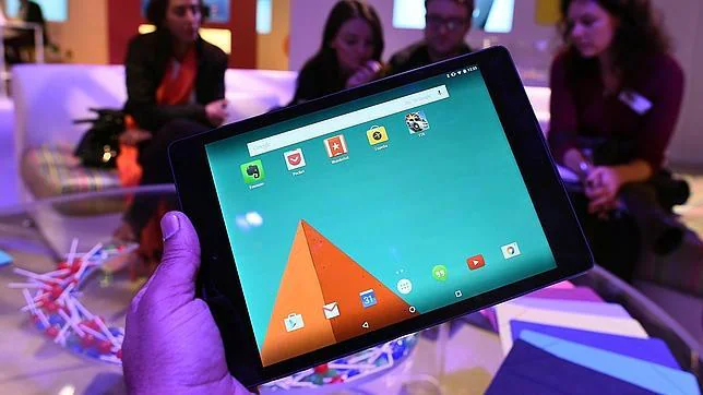 En la imagen la nueva tableta de Google, la Nexus 9