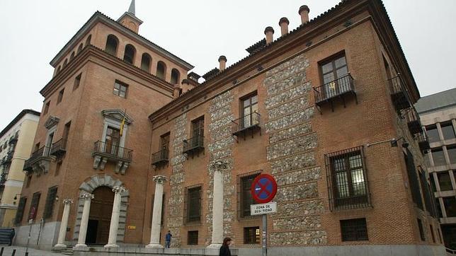 Fachada principal del palacio